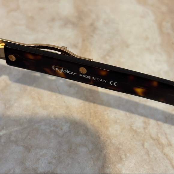 Byblos B656-S 3060 135 oval shaped metal and plastic sunglasses main image 3